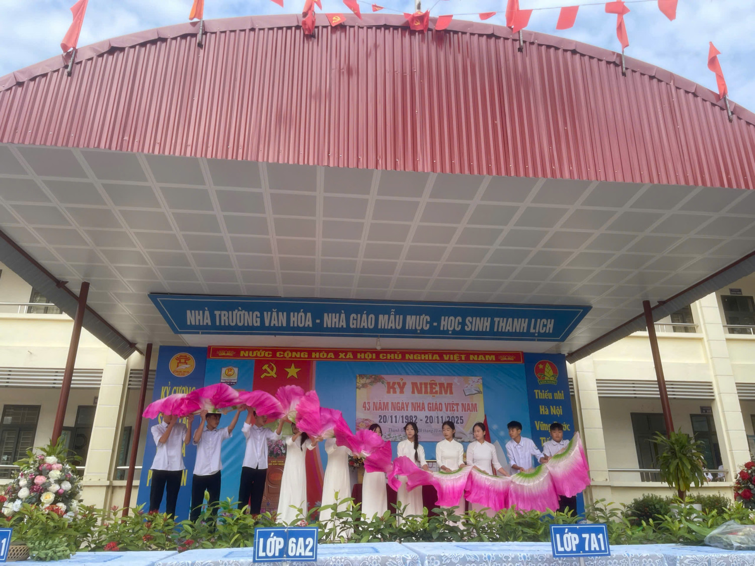 Kỷ niệm 43 năm ngày Nhà giáo Việt Nam 20/11/1982 - 20/11/2025