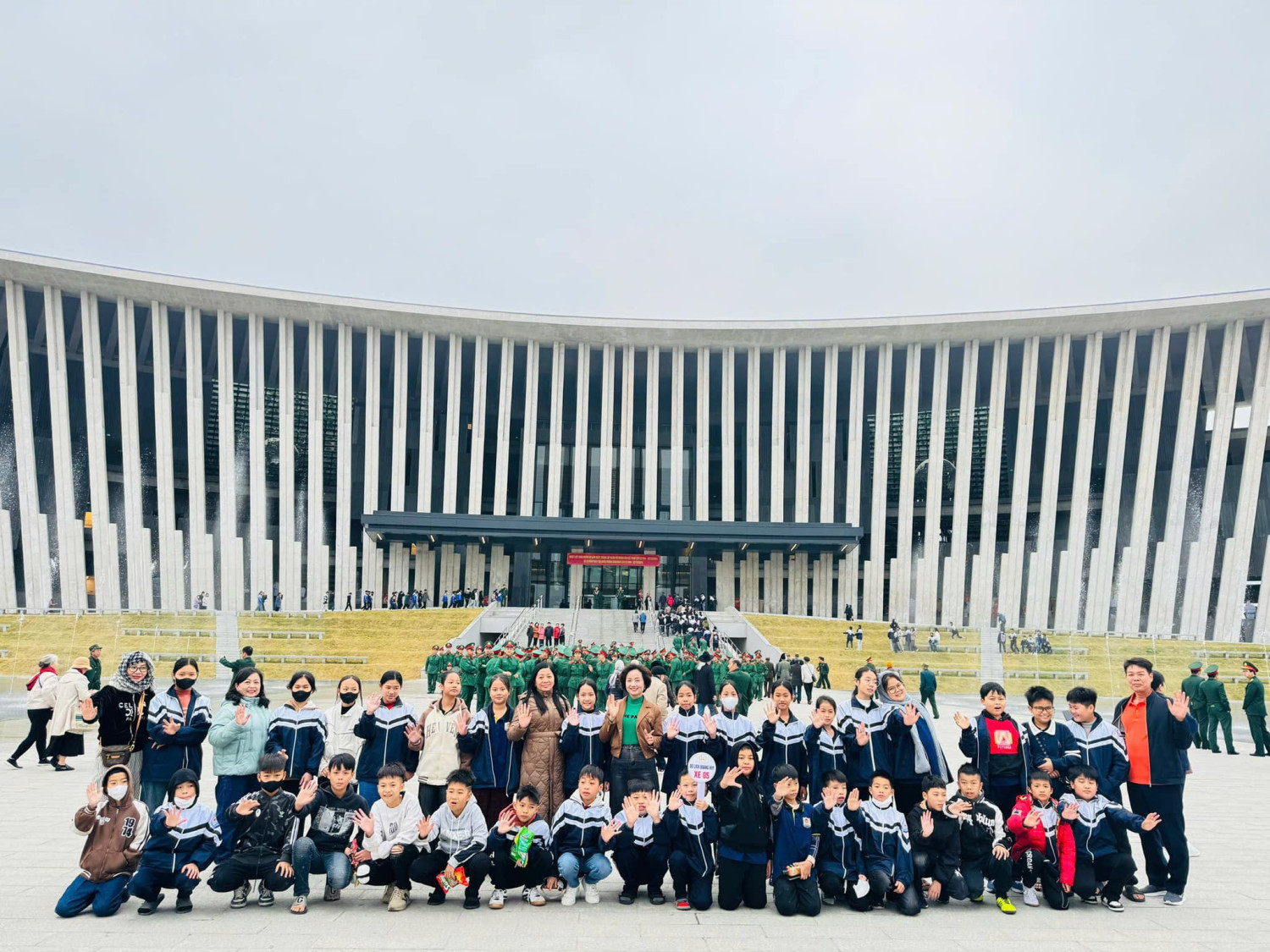 Trường THCS Kim Thư tổ chức chuyến đi học tập ngoại khóa và và trải nghiệm thực tế năm học 2024-2025